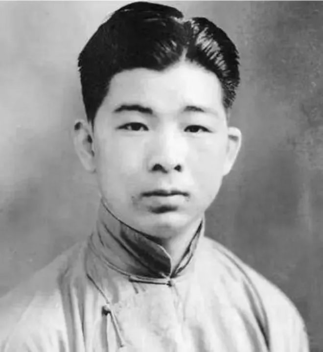 感觉不对劲好像是日军包围他家了。m6米乐1940年熟睡中的冯运修(图2)